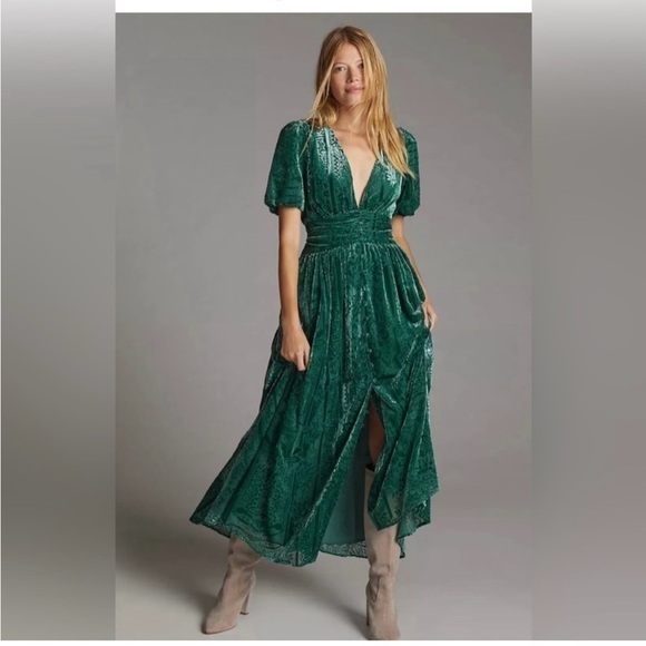 Anthropologie Dresses & Skirts - Anthropologie Velvet Puff Sleeve Green Dress